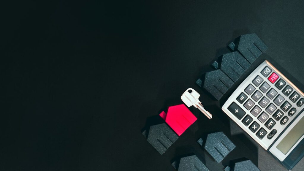 House keys and calculator representing collateral-backed borrowing